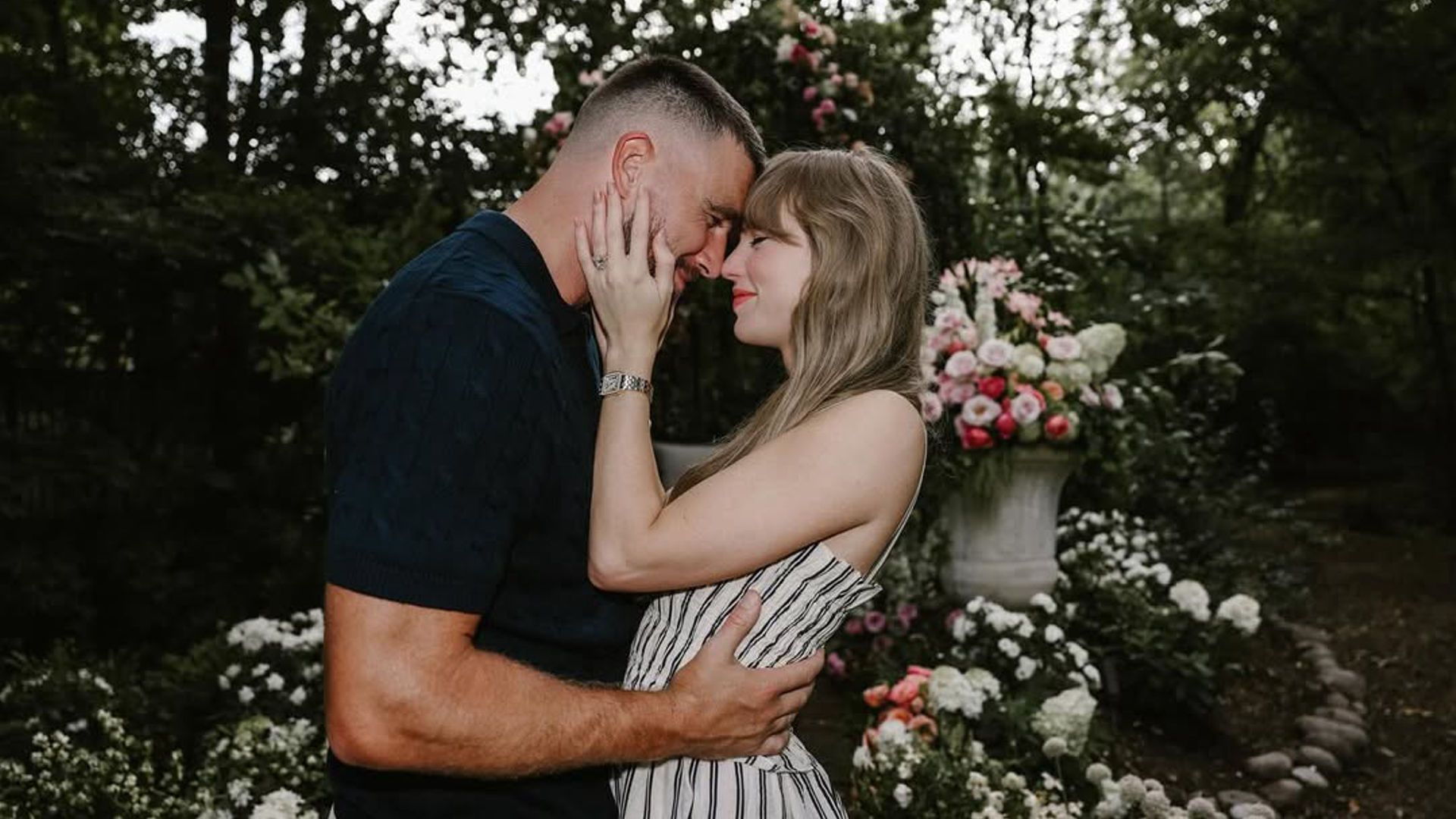 Taylor and Travis announce their engagement (Image via Instagram/@taylorswift)