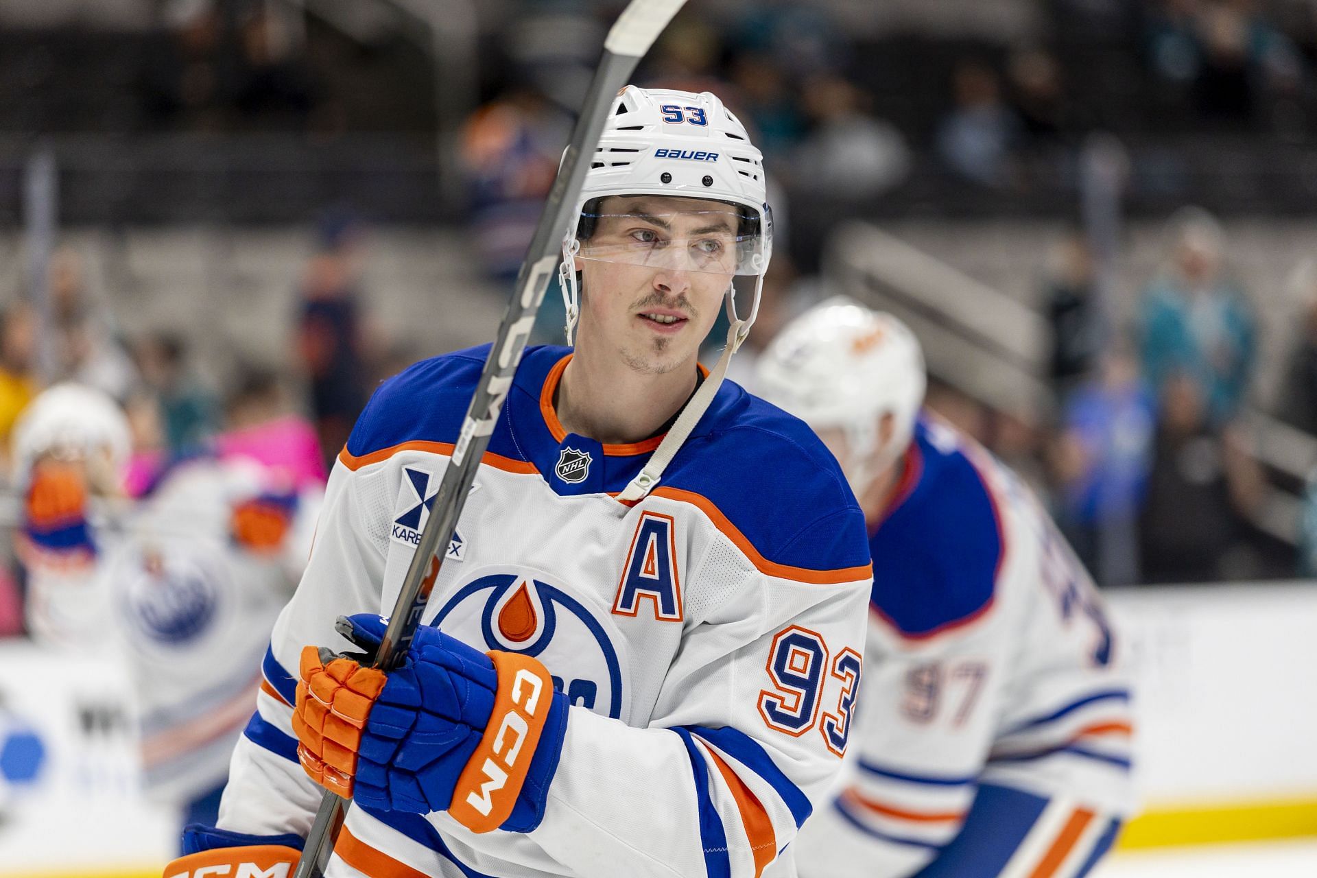 PIC: Oilers' Ryan Nugent-Hopkins & his wife Bre's "quick trip" to France for Leon Draisaitl's wedding