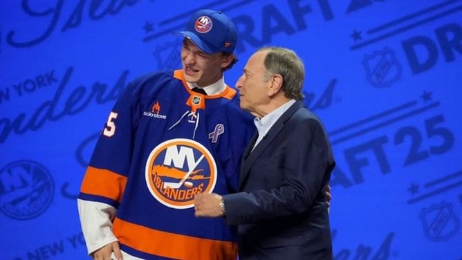 Islanders' GM Mathieu Darche breaks silence on No. 1 pick offers, makes feelings known about Matthew Schaefer