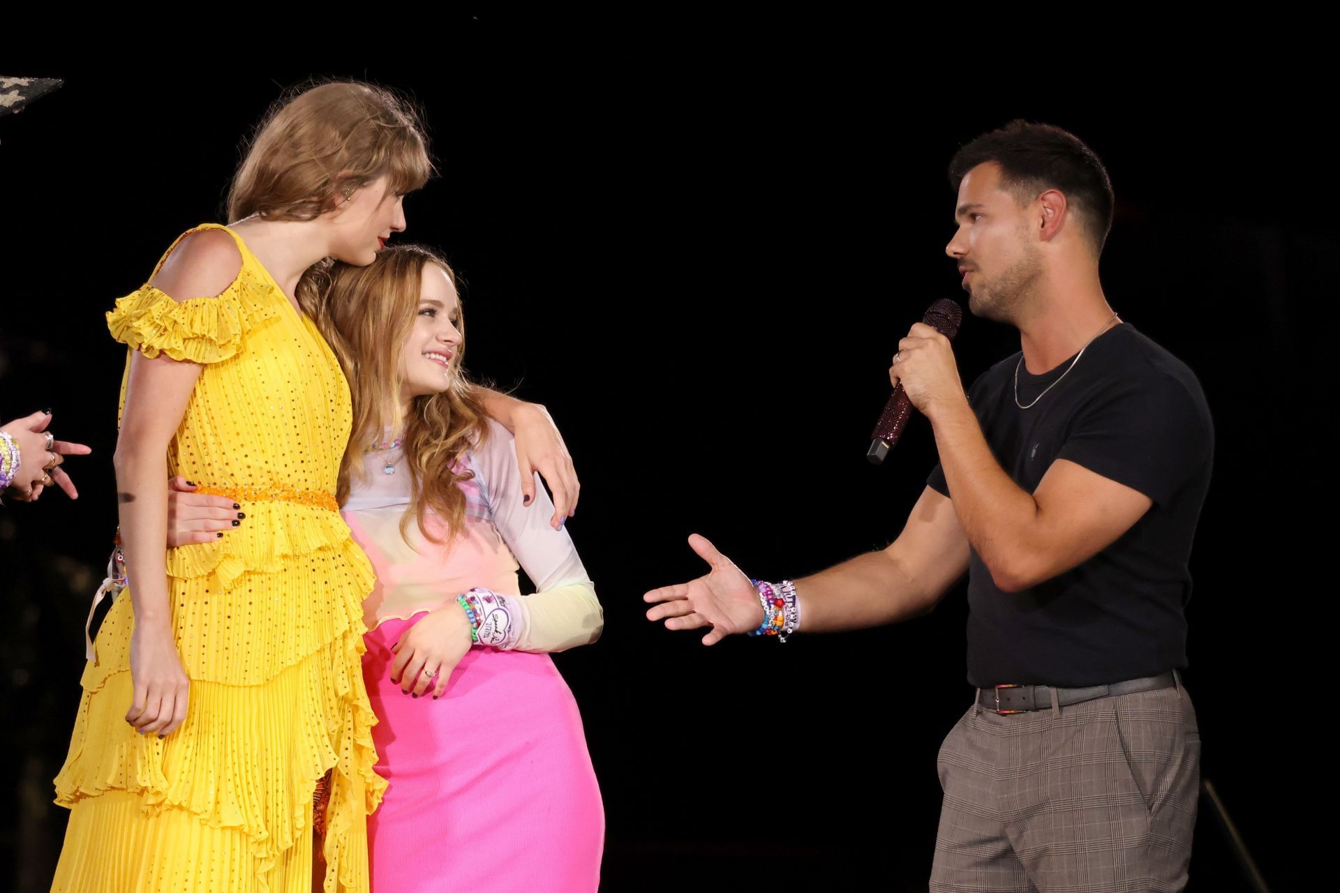 Taylor Swift, Joey King, and Taylor Lautner (Image via Getty)