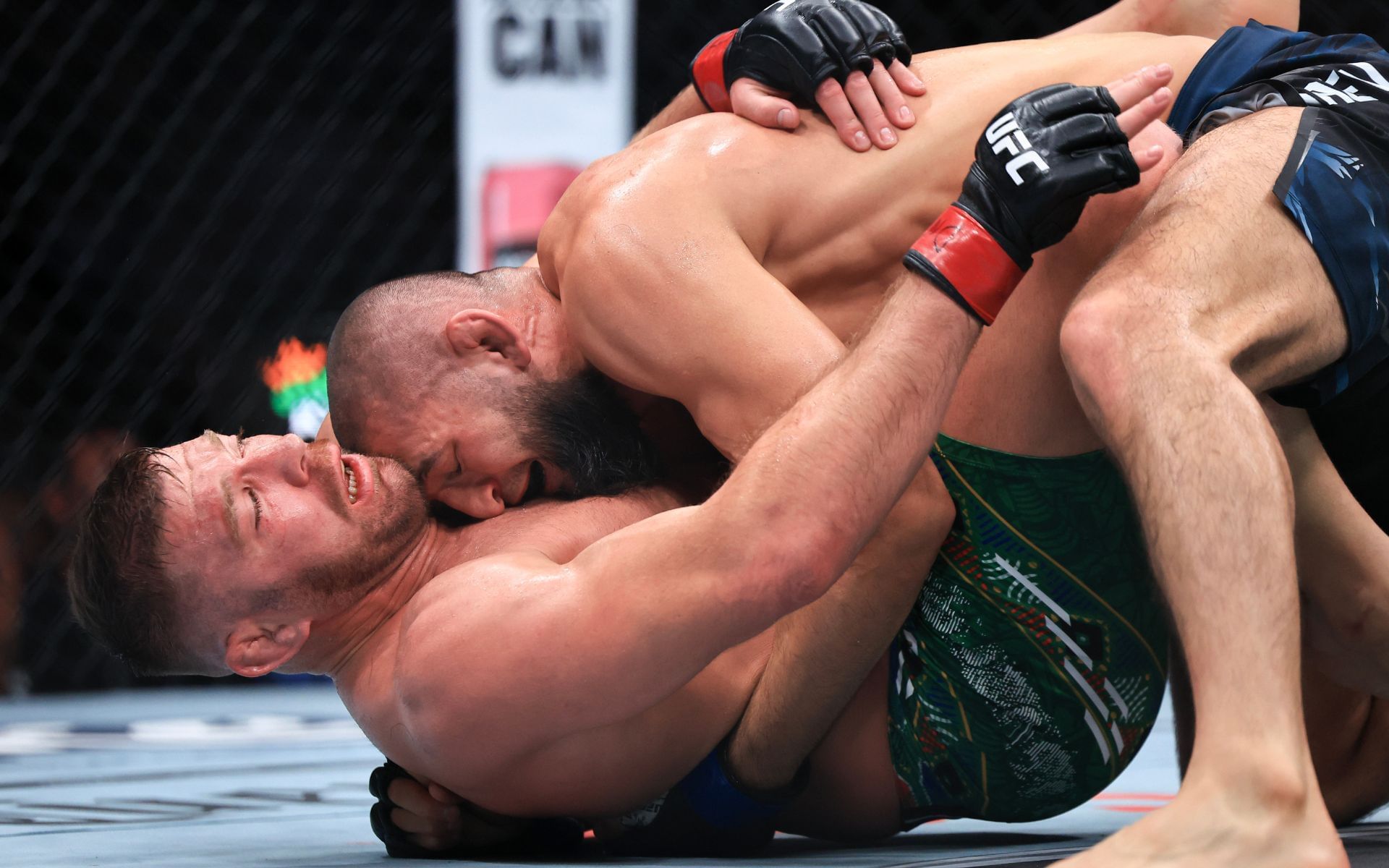 A picture of Dricus du Plessis (bottom) getting controlled by Khamzat Chimaev (top) at UFC 319. [Image courtesy: Getty Images]