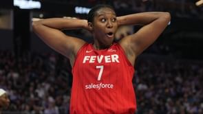 "Damn what's behind you" - Aliyah Boston drops unfiltered reaction to former Fever rookie serving looks in red swimsuit