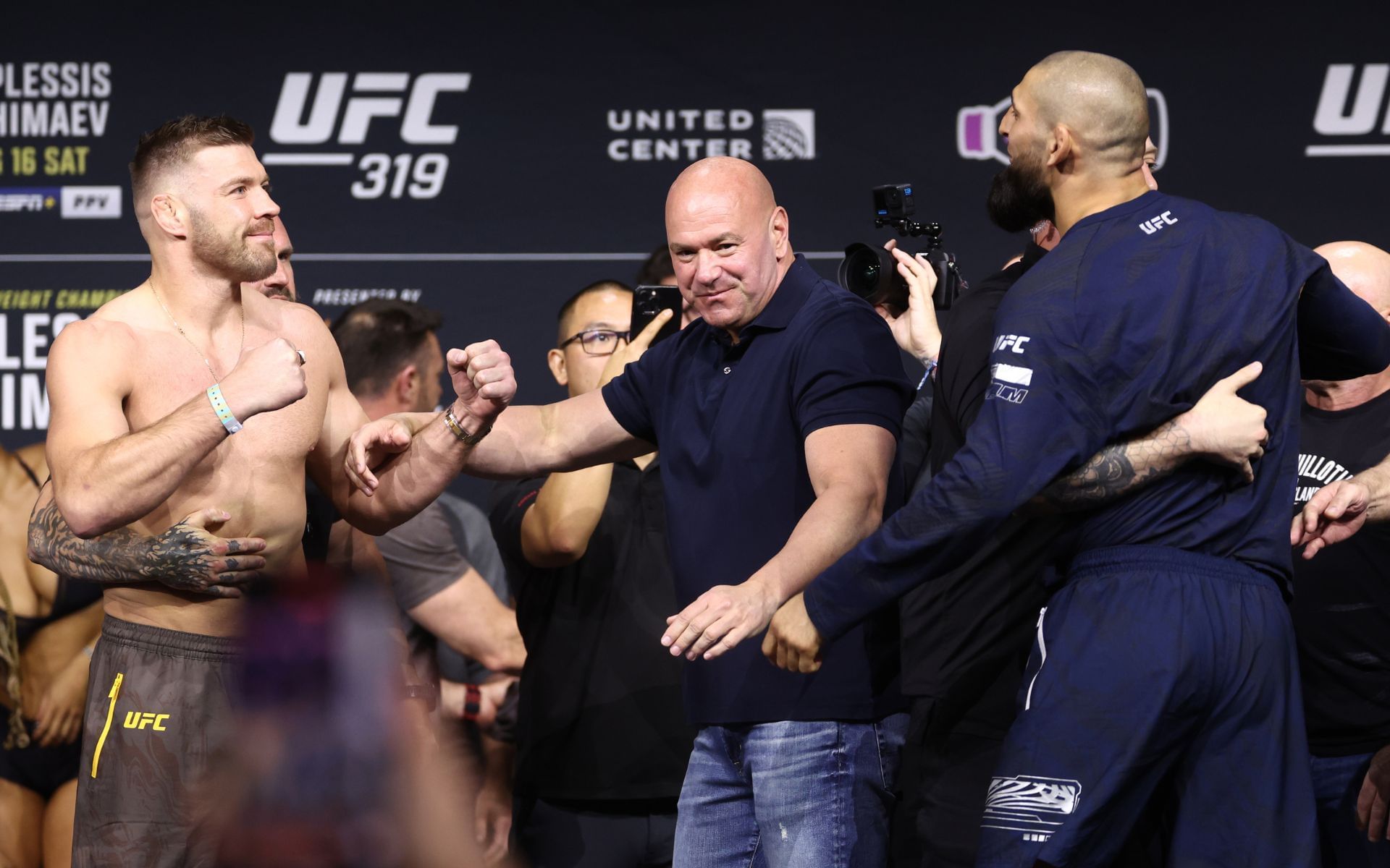 Dricus du Plessis and Khamzat Chimaev square off ahead of UFC 319. [Image courtesy: Getty]