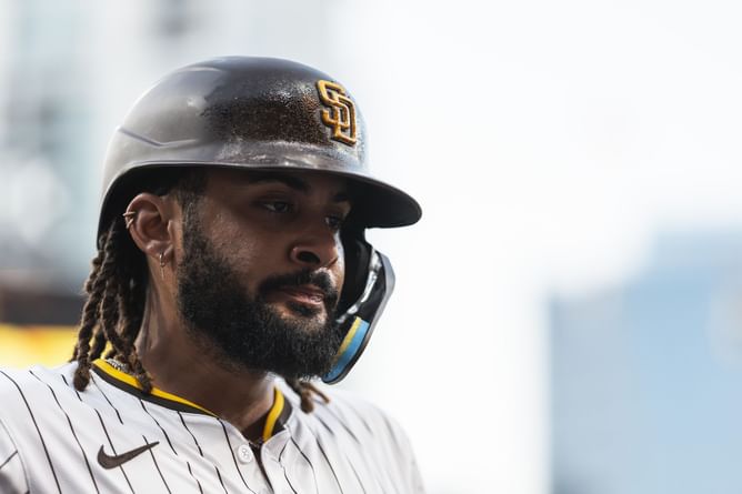 Fernando Tatis Jr. drops 2-word verdict after denying Rafael Devers' HR in jaw-dropping play