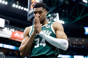 "Me, DeRozan, KD, Devin Booker": Giannis Antetokounmpo brags about his midrange game after shooting 44.2%