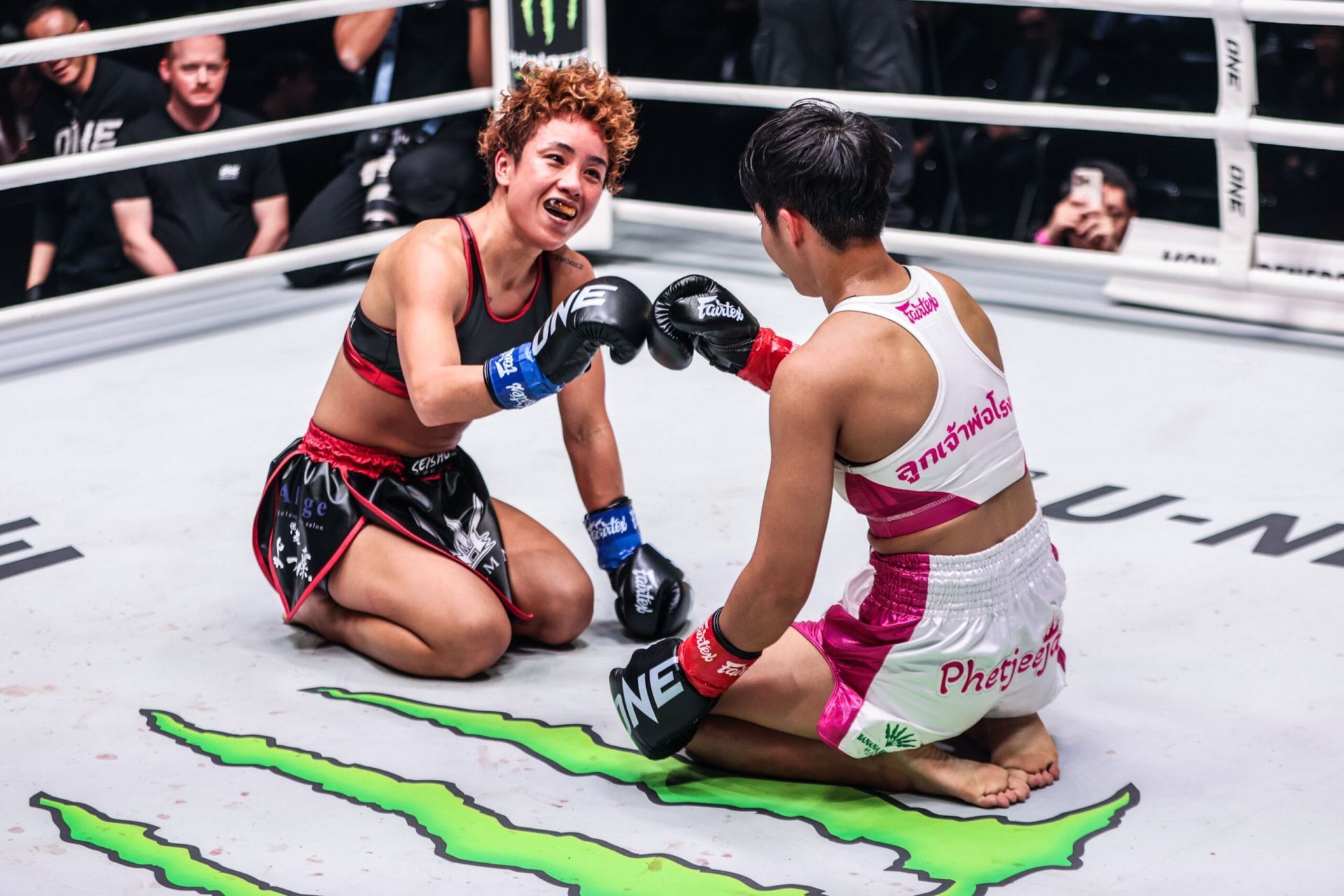 Kana (L) and Phetjeeja | Photo by ONE Championship