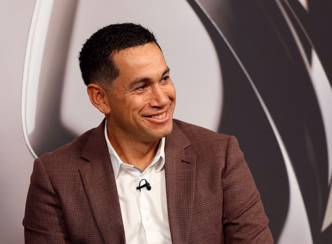 "Peete ho?" - Ross Taylor's hilarious interaction with fans in Hindi amid CLT10 2025 [Watch]