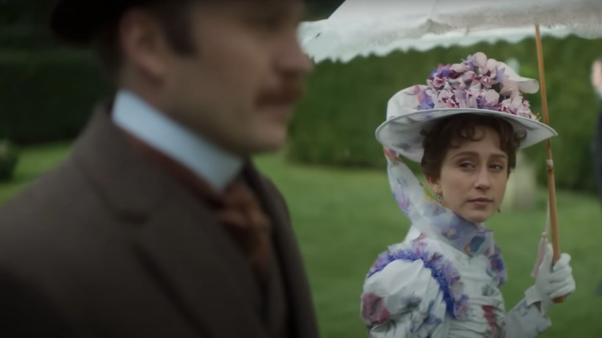 Gladys becomes the Duchess of Birmingham (Image via YouTube/HBO)