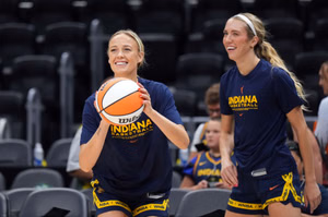 "Been in Lexie’s corner from the very beginning": Fever fans absolutely adore Sophie Cunningham's heartfelt gesture for Lexie Hull