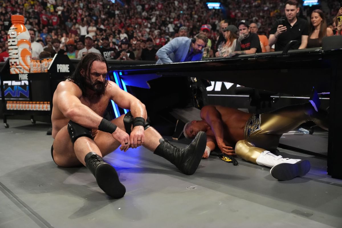 3 potential endings to WWE SmackDown tonight