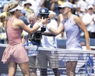 Anna Kalinskaya (left) and Iga Swiatek (right) at the 2025 Cincinnati Open (Source: Getty)