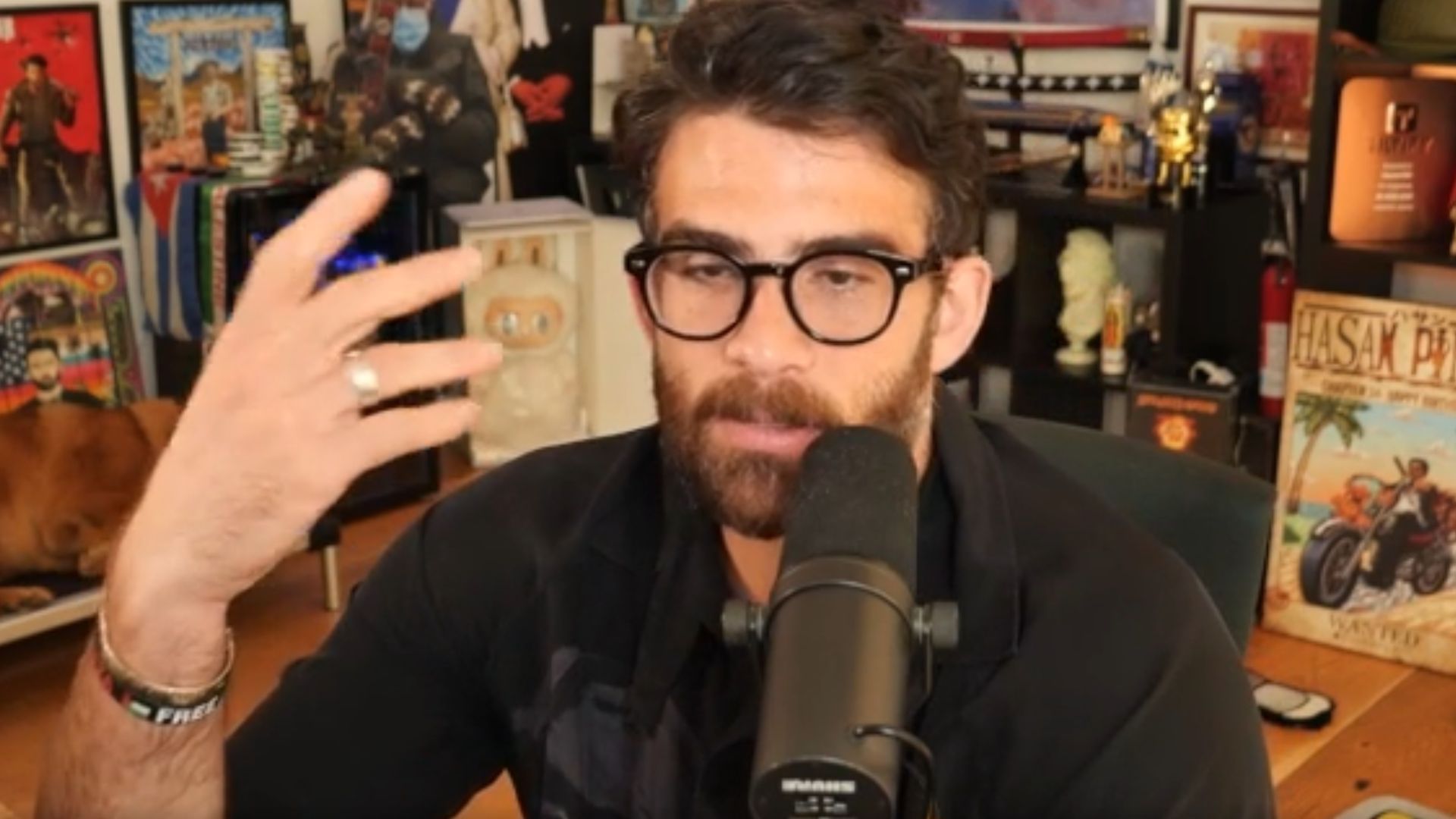 Twitch streamer HasanAbi reacted to MrBeast
