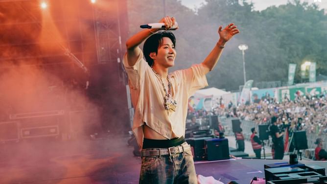 "NEVER underestimate the power of the BTS" - Fans react as Lollapalooza Director Houston Powell credits j-hope for opening doors for K-pop