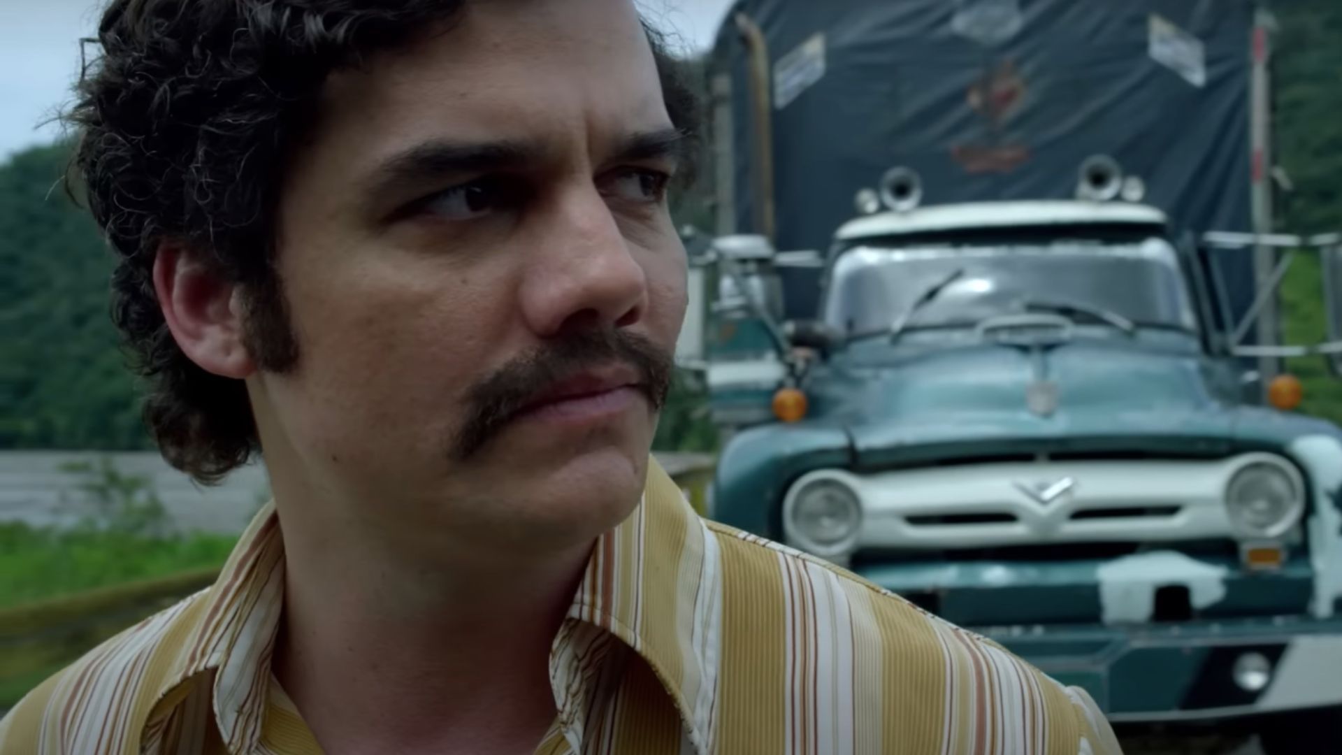 Pablo Escobar is established (Image via YouTube/Netflix)