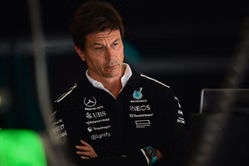Toto Wolff expecting “intense 10 races” while balancing Constructors’ battle & 2026 development