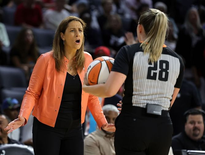 "Steph about to fight the ref": Fever fans react as Stephanie White loses her cool and goes after official in frustration
