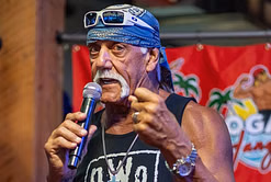Hulk Hogan Begged for Forgiveness in a "Tearful Conversation" - Reports