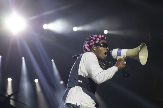 "They invited him thinking he would bring Rihanna" - Internet reacts to A$AP Rocky's mic being reportedly cut off during his Lollapalooza set
