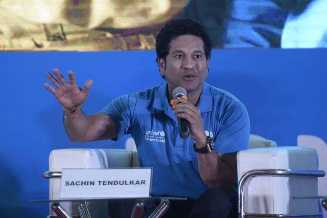 5 cricket experts who have criticized the umpire's call rule ft. Sachin Tendulkar