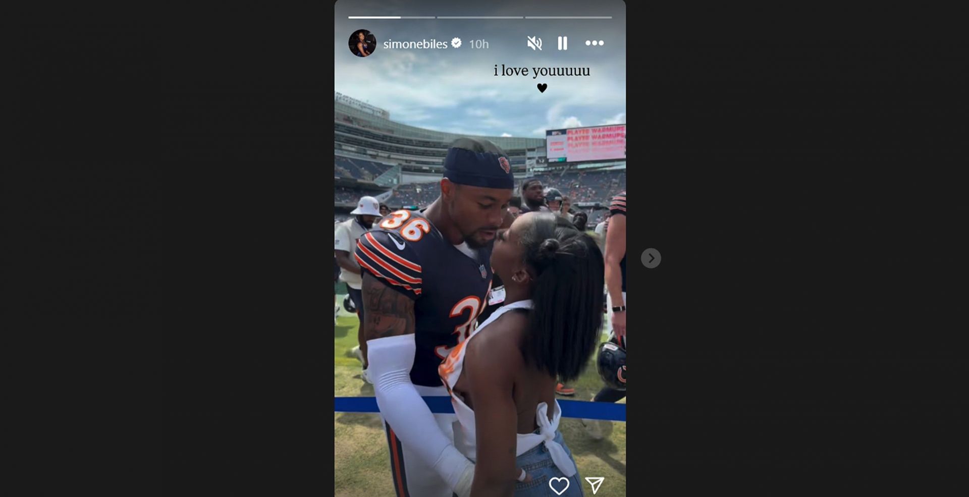 Simone Biles shows love for Jonathan Owens/@simonebiles