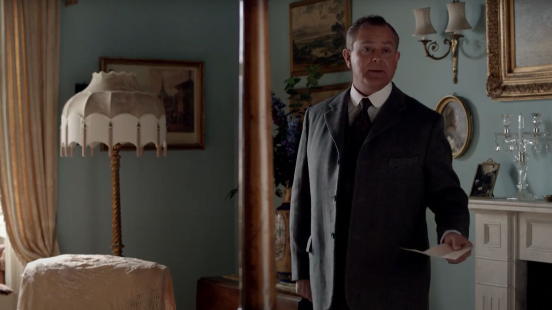 Robert&#039;s friendship with Bates is a highlight (Image via YouTube/Downton Abbey)