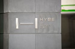 HYBE reportedly accused of deceiving female executives over IPO stock options amid private equity fund controversy
