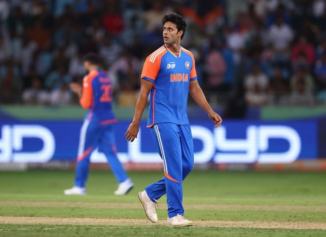"Not a bowling combination I would be convinced with" - Spin legend's huge statement after IND vs UAE Asia Cup 2025 match