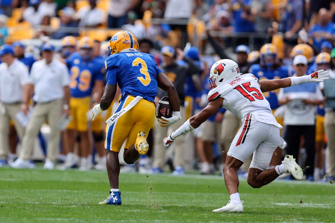 "Bench them" "Not a good look": CFB fans loss their mind over Pittsburgh players' bizarre scuffle with ball boy after touchdown