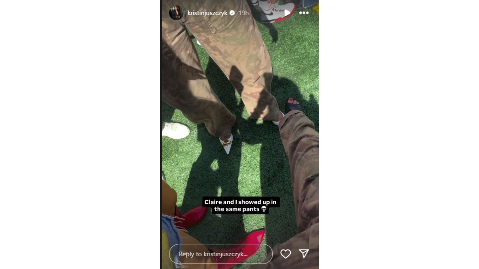 Kristin Juszczyk and Claire Kittle showed off their &#039;twinning&#039; gameday outfits. (Photo via Kristin Juszczyk&#039;s Instagram Story)