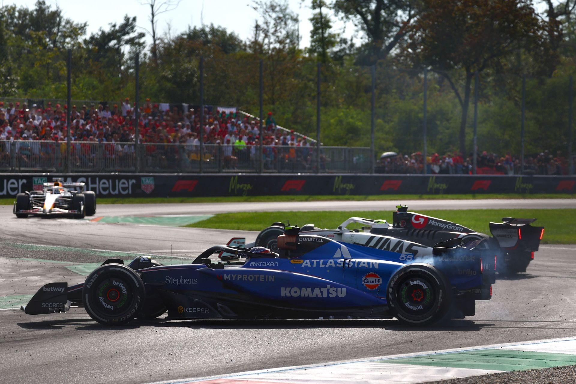Carlos Sainz and Ollie Bearman&#039;s cars spin around after an accident during the Italian GP - Source: Getty