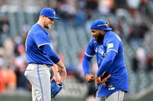 Blue Jays’ Jeff Hoffman celebrates Vladimir Guerrero Jr.’s 16th Yankee Stadium HR with perfect reaction in 7-1 win
