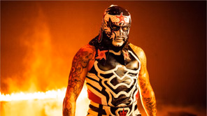 Former WWE champion in visible pain after Penta hits a controversial move from the top rope