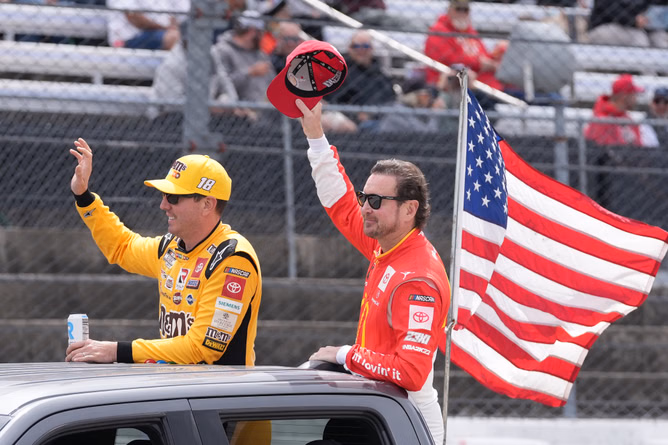 "It's the best guy in the world to go race against": When Kurt Busch outdueled his younger brother in NASCAR overtime