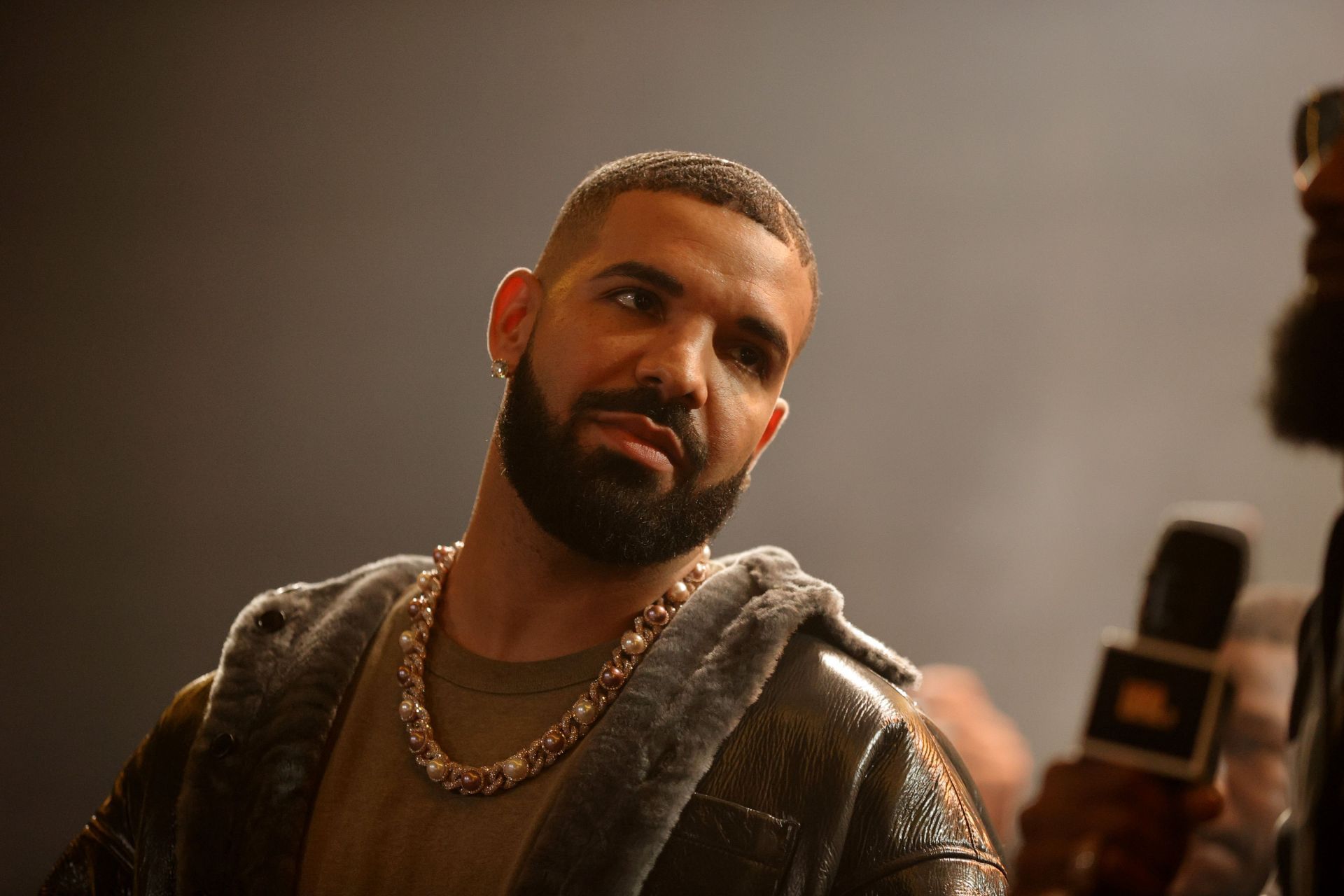 Drake speaks onstage during Drake&#039;s Till Death Do Us Part rap battle (Image via Getty)