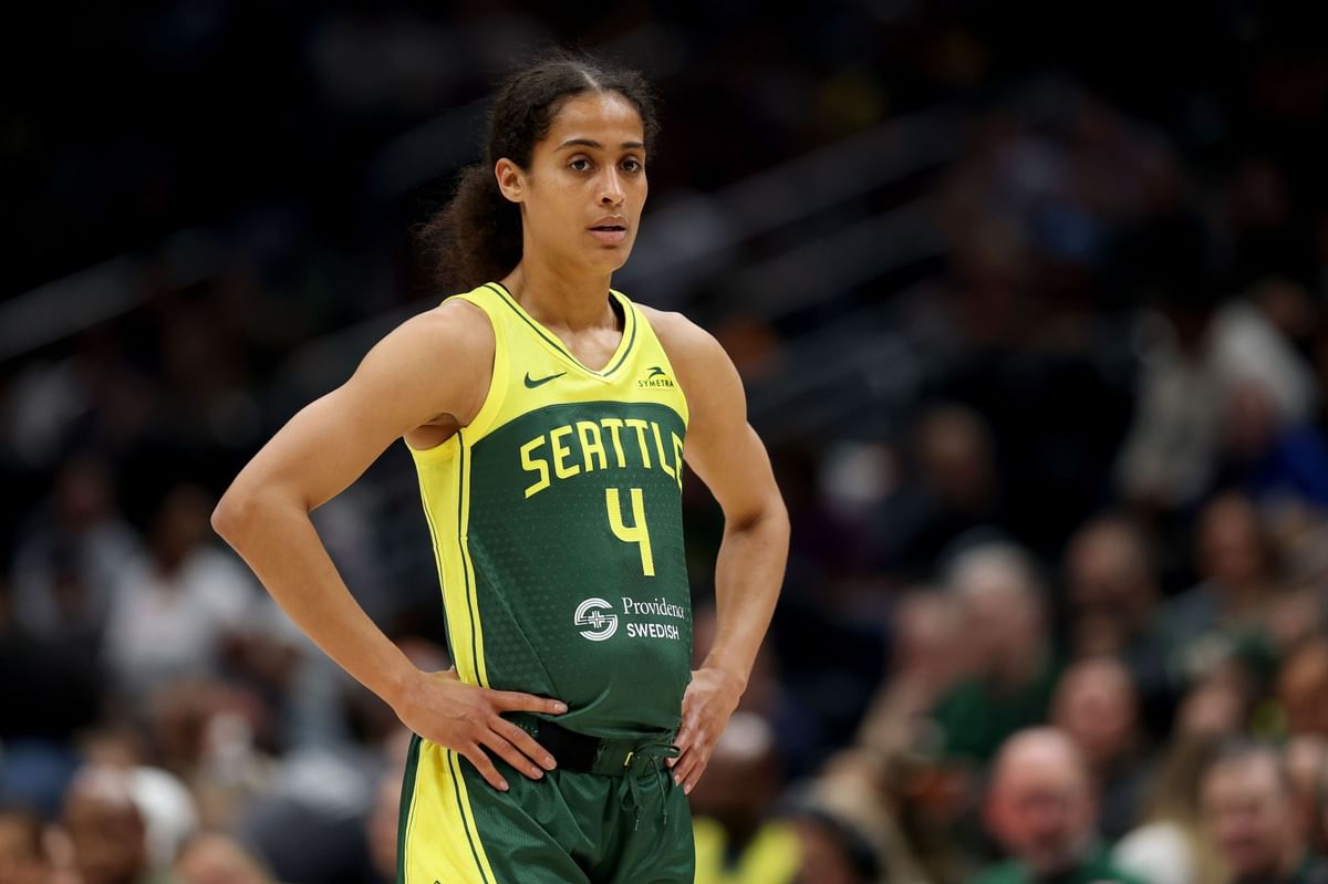 "Fire the stylist. Immediately": WNBA fans can't keep calm after Skylar Diggins turns heads in outfit full of milk