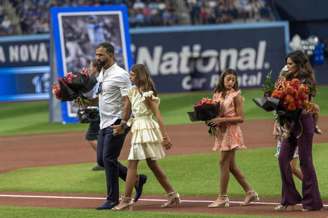 "Hope she wasn't hurt" - Fans in shock after Morgan Wallen hurls bat at Jose Bautista’s wife while mocking iconic bat flip