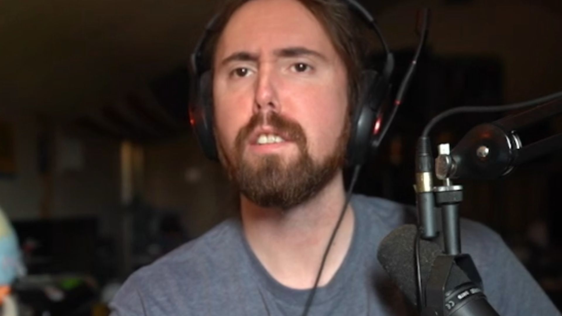 Asmongold has announced that he will be taking time off from livestreaming to focus on his father
