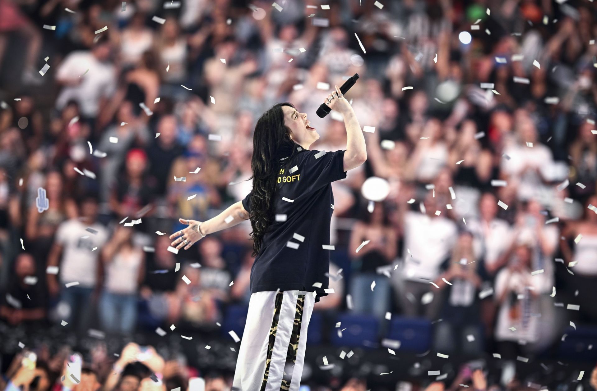 Billie Eilish Performs at The O2 (Image via Gareth Cattermole/Getty Images)