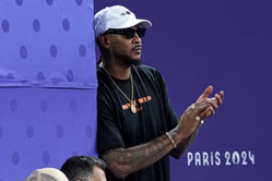 Carmelo Anthony dishes sarcastic reply to Knicks legend against his jersey retirement: "Respect"