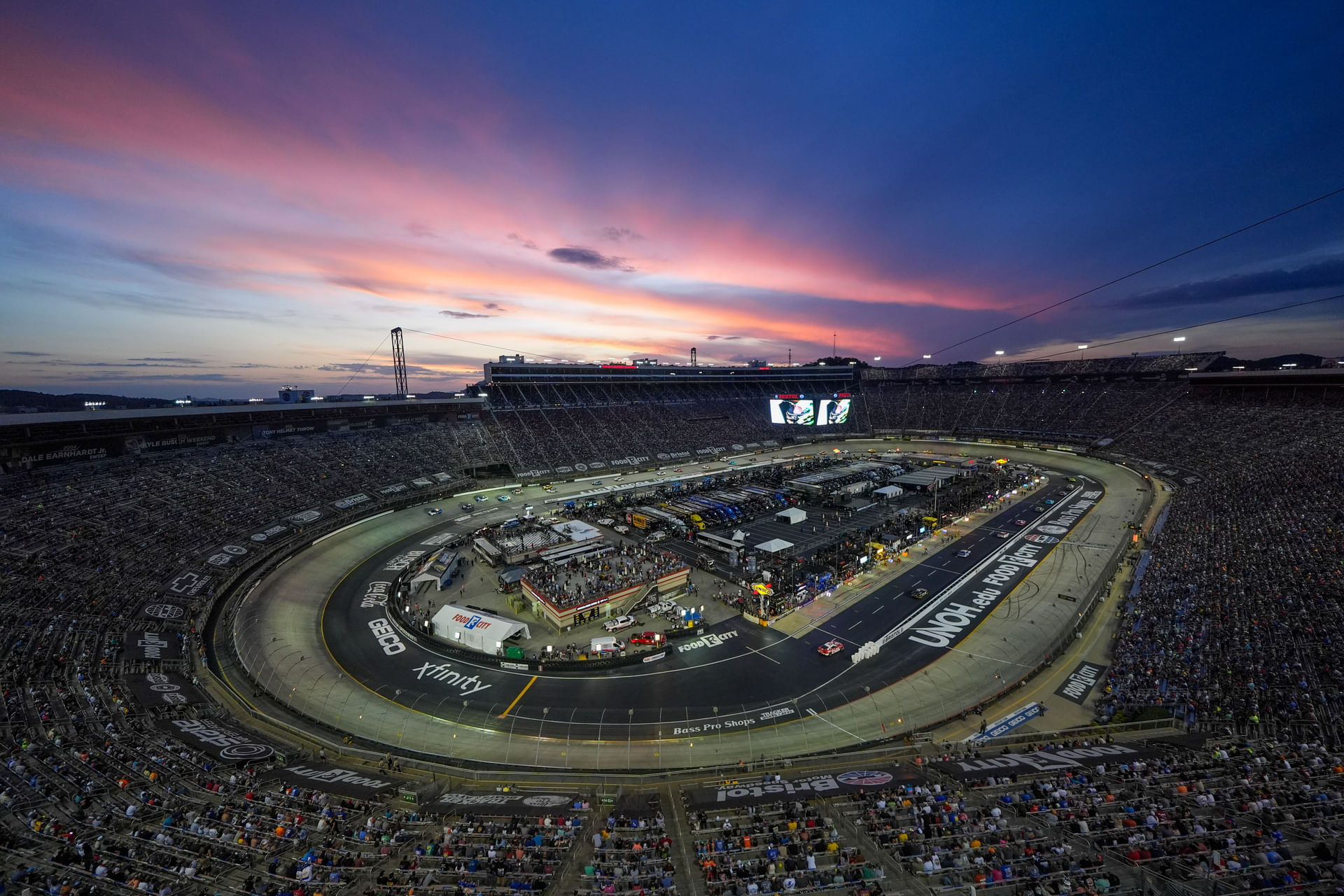 NASCAR: Bass Pro Shops Night Race - Source: Imagn