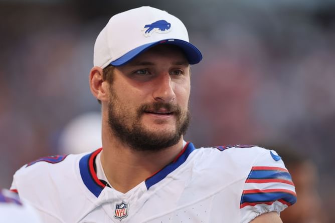 Joey Bosa's fiancée Amanda Kassdikian drops 3-word message as she locks lips with Bills DE before Ravens showdown