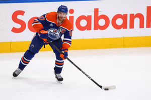NHL insider sparks speculation over Connor McDavid’s Oilers future, shares ‘real possibility’ around contract delay