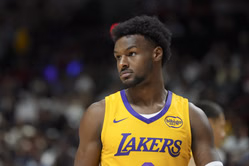 "LeBron James should take tips from his son" - NBA fans react as Bronny James' elite golf swing leaves popular YT golfer stunned