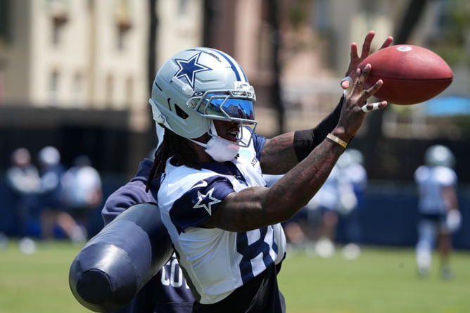 CeeDee Lamb or AJ Brown Week 1 Start 'Em, Sit 'Em: Fantasy football projections for WRs ahead of TNF clash