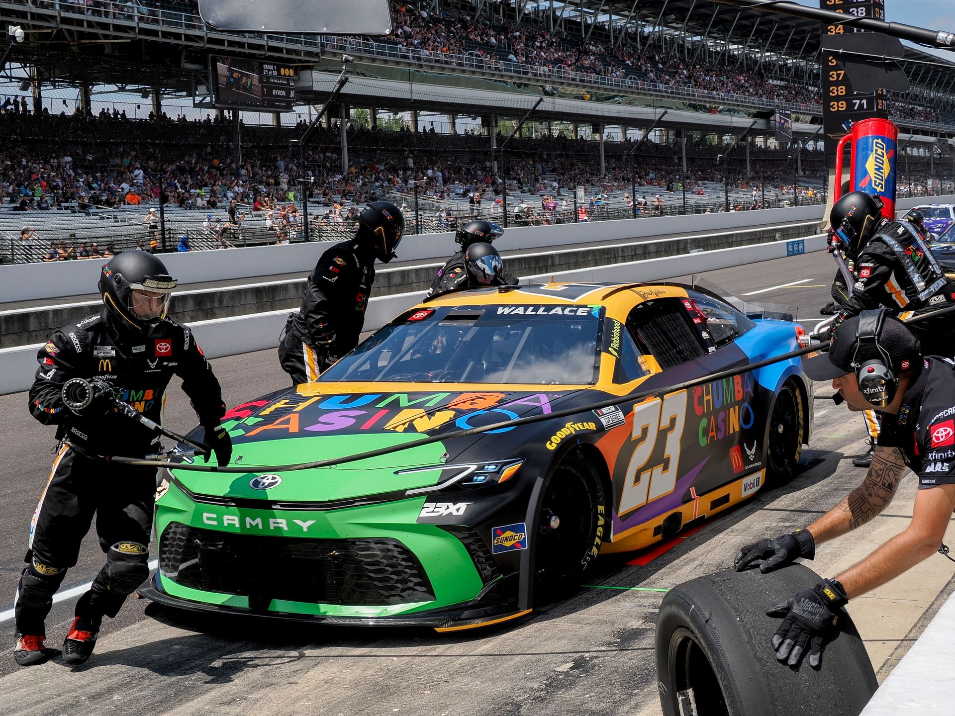 Bubba Wallace (23) makes a pit stop during the Brickyard 400. Source: Imagn