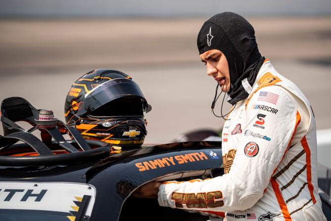 "Anything less is failure": Sammy Smith's crew chief demands nothing short of a championship as playoffs begin