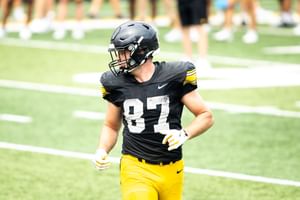 Addison Ostrenga injury update: What happened to Iowa TE who was carted off to locker room?