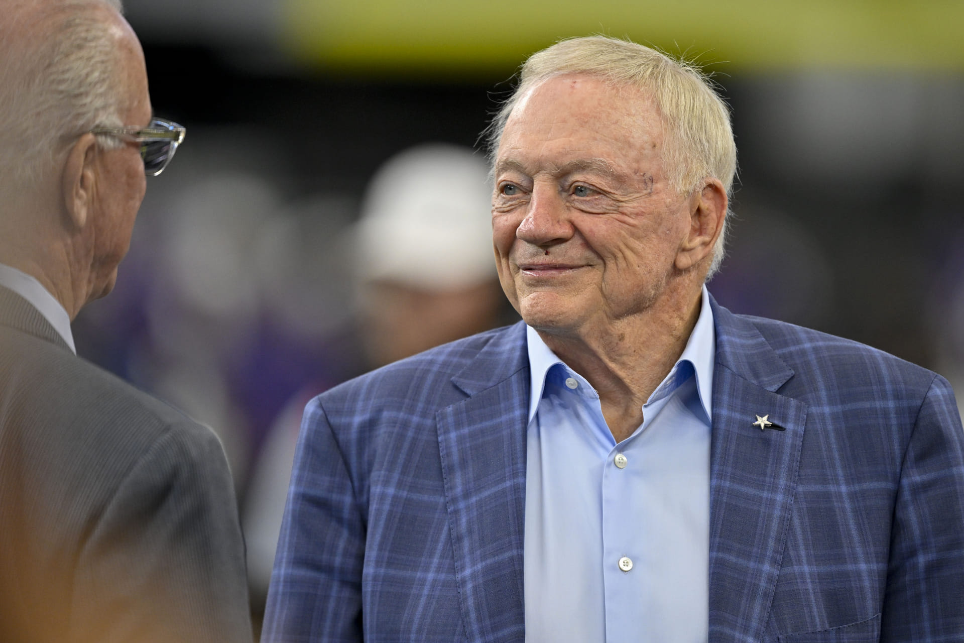 Jerry Jones cites Dak Prescott’s Super Bowl window as reason behind Micah Parsons trade