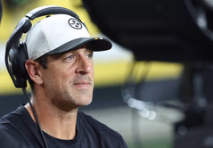 "Grandpa is back": NFL fans react as Aaron Rodgers arrives at MetLife Stadium for Steelers-Jets Week 1 game