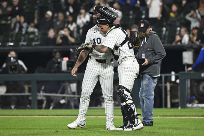 “MLB trying to cheat Yankees” — Fans question league’s call on Tyler Gilbert’s sticky glove incident in White Sox’s 5-3 loss